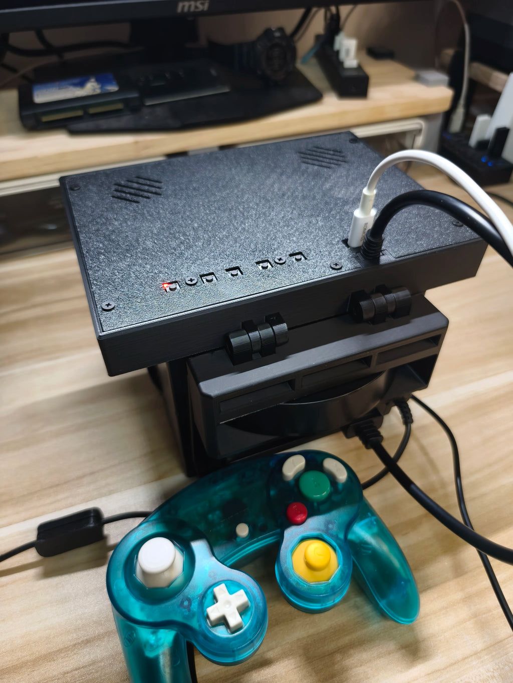 8Inch Gamecube 3D Print Retro Arcade Game Console Portable Display Mini Monitor with Stereo for Gamecube NGC NTSC